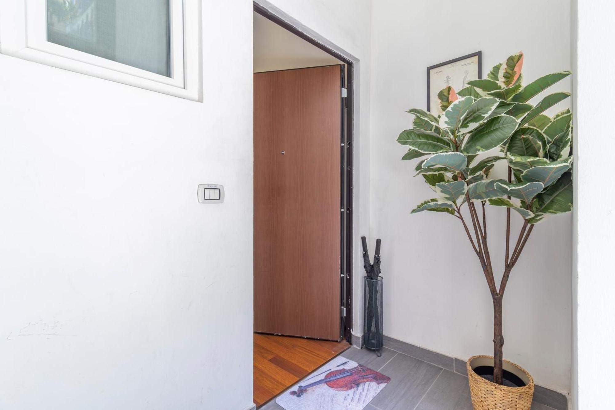 Stradivarius House - Carozzi Apartments Милан Экстерьер фото