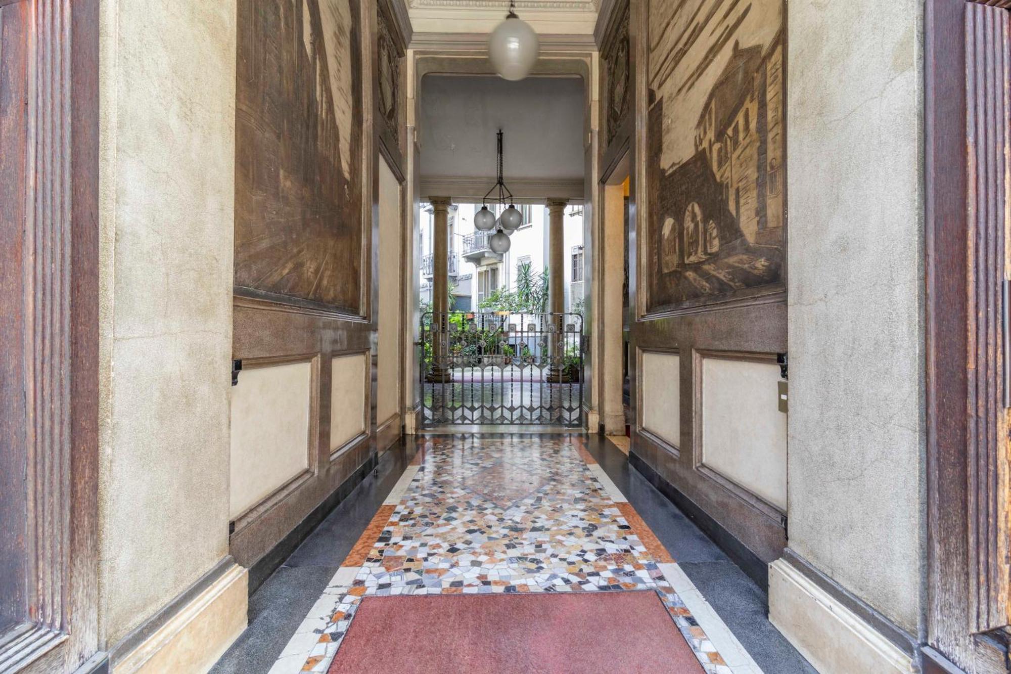 Stradivarius House - Carozzi Apartments Милан Экстерьер фото