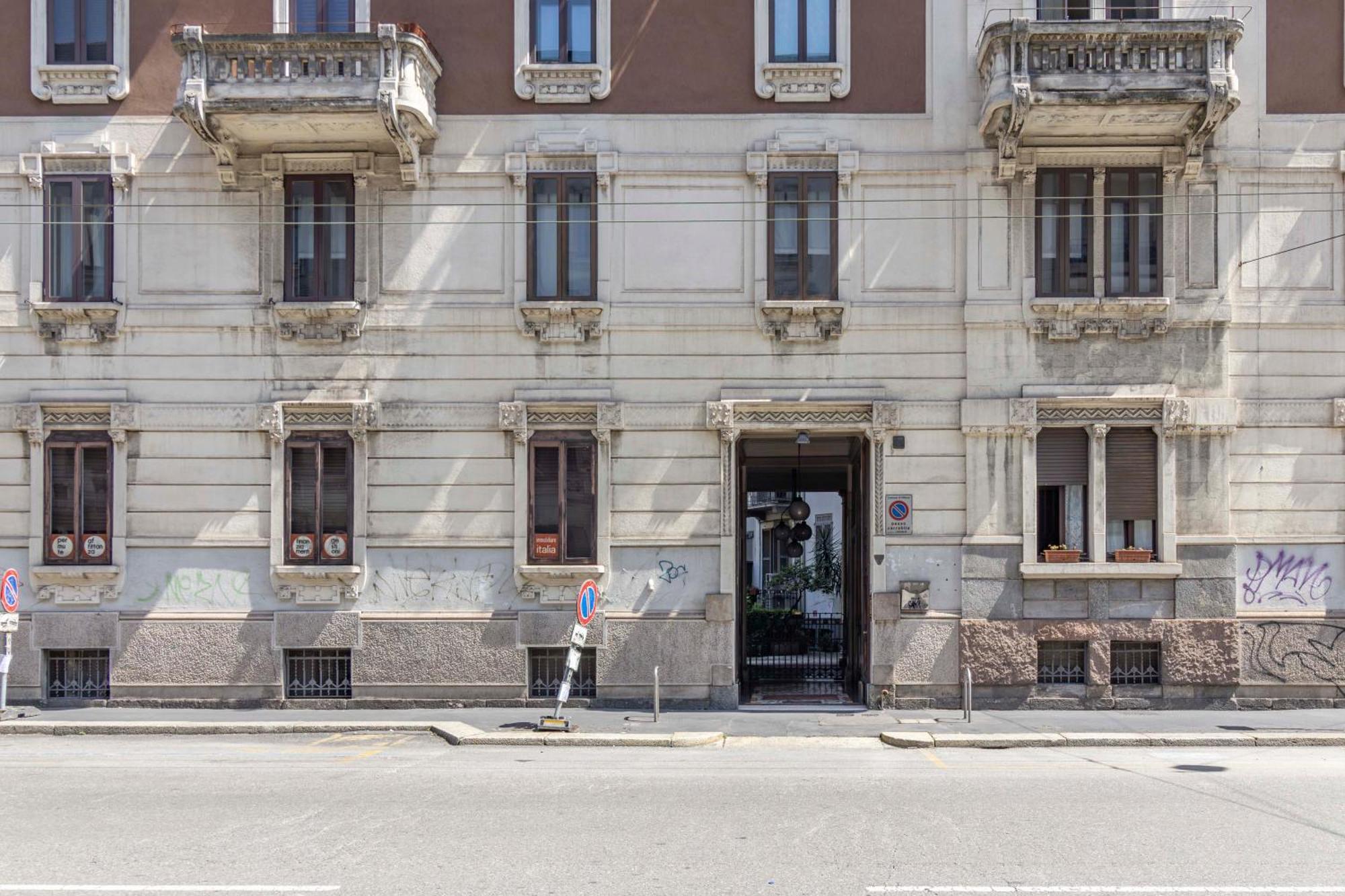 Stradivarius House - Carozzi Apartments Милан Экстерьер фото