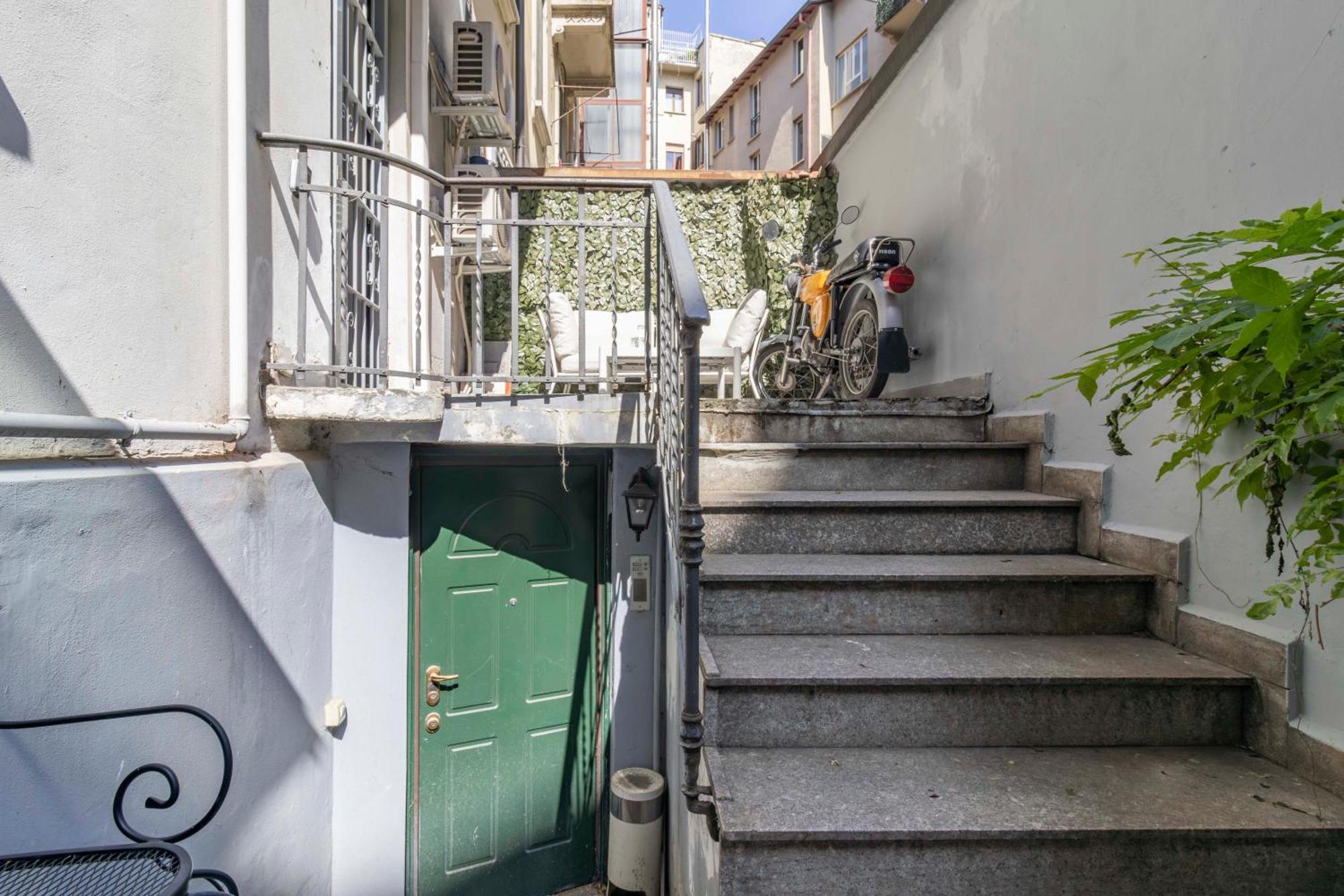 Stradivarius House - Carozzi Apartments Милан Экстерьер фото